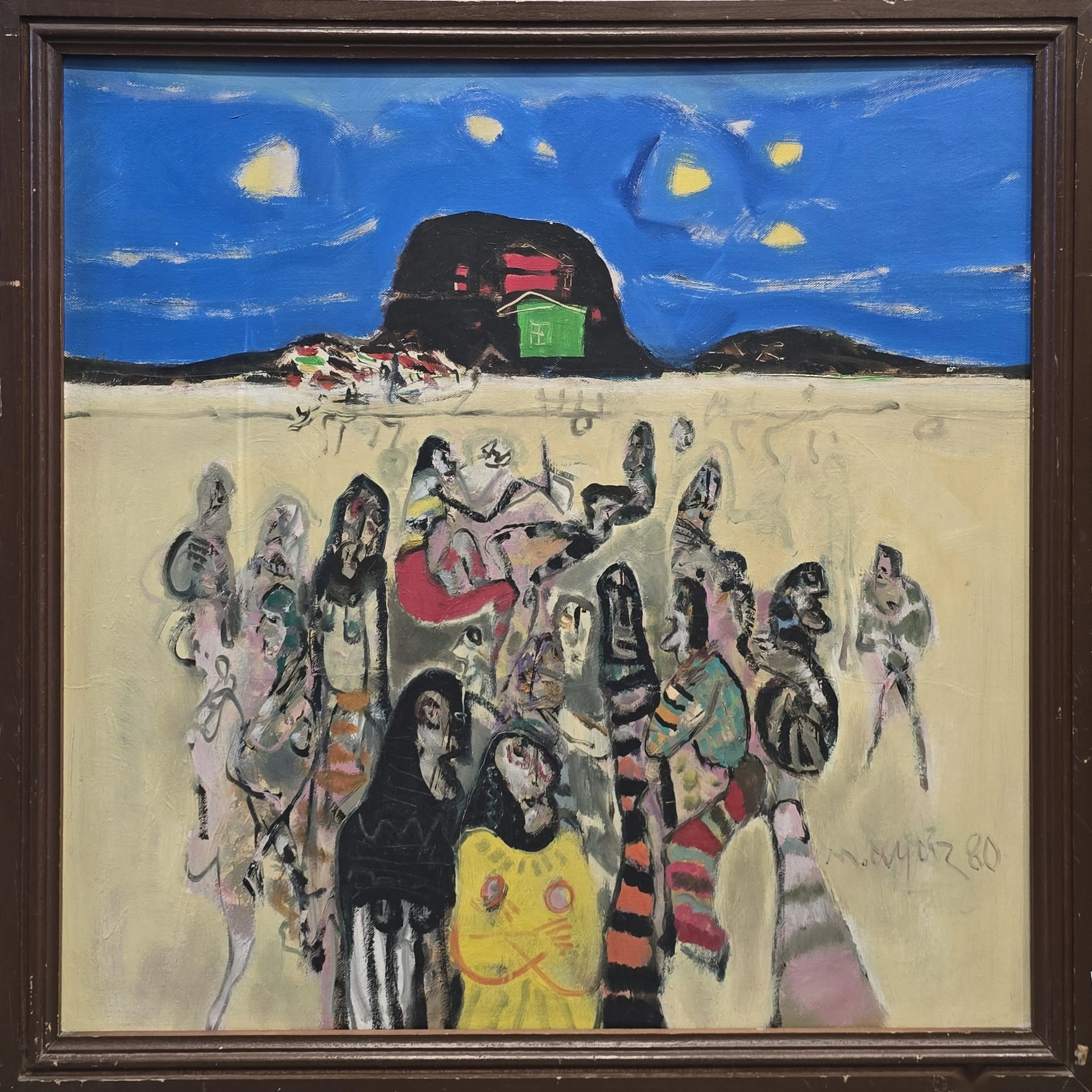 "Köy Kalabalığı" eseri MUSTAFA AYAZ tarafından 1980 yılında 60x60 cm ölçülerinde Tuval üzeri yağlı boya tekniği ile yapılmıştır.
