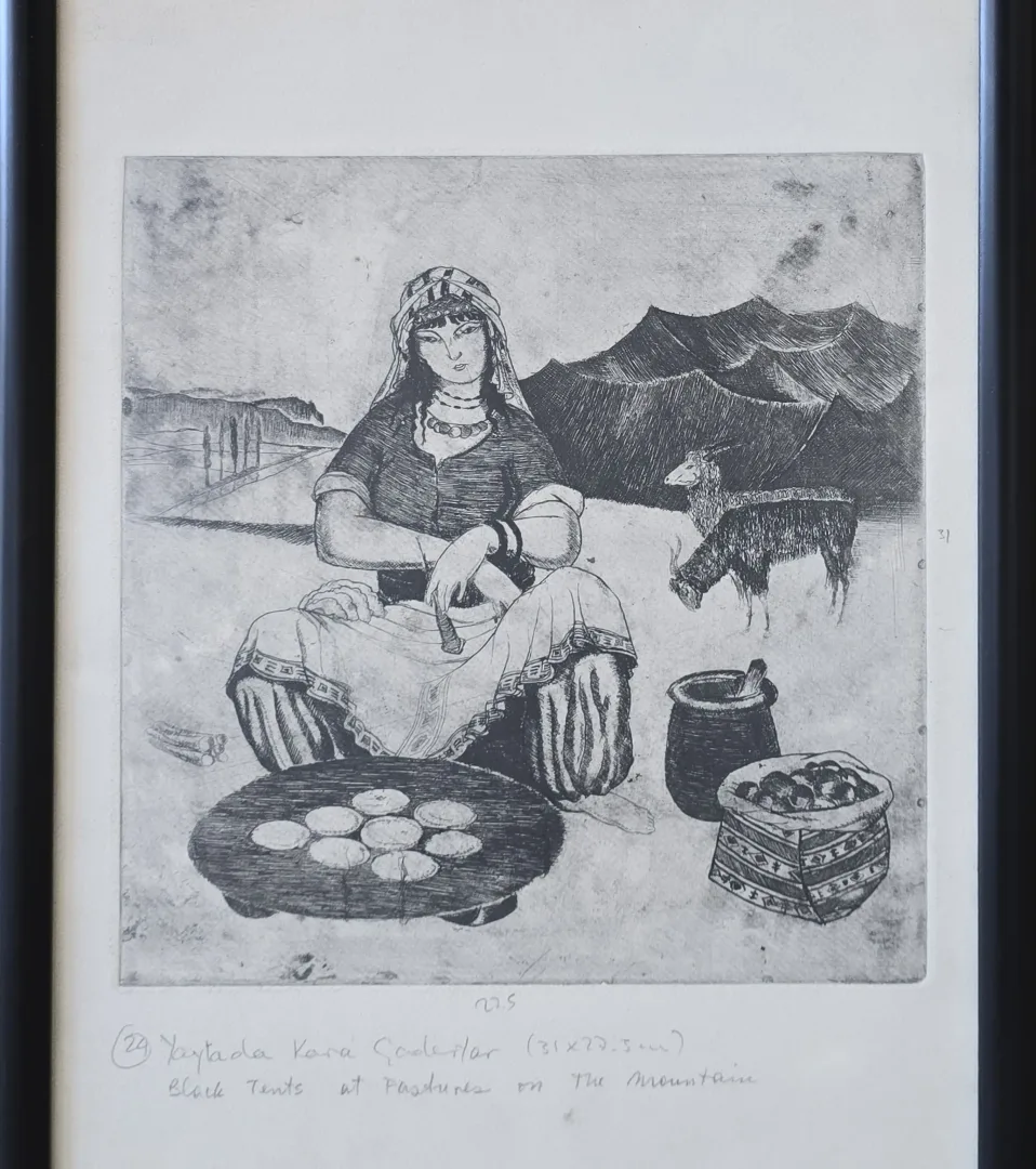 yakınlaştır "Yaylada Kara Çadırlar" eseri TURGUT ZAİM tarafından 31x27,5 cm ölçülerinde Gravür tekniği ile yapılmıştır.