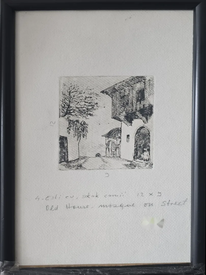 yakınlaştır "Eski Ev - Sokak Camii" eseri TURGUT ZAİM tarafından 12x9 cm ölçülerinde Gravür tekniği ile yapılmıştır.