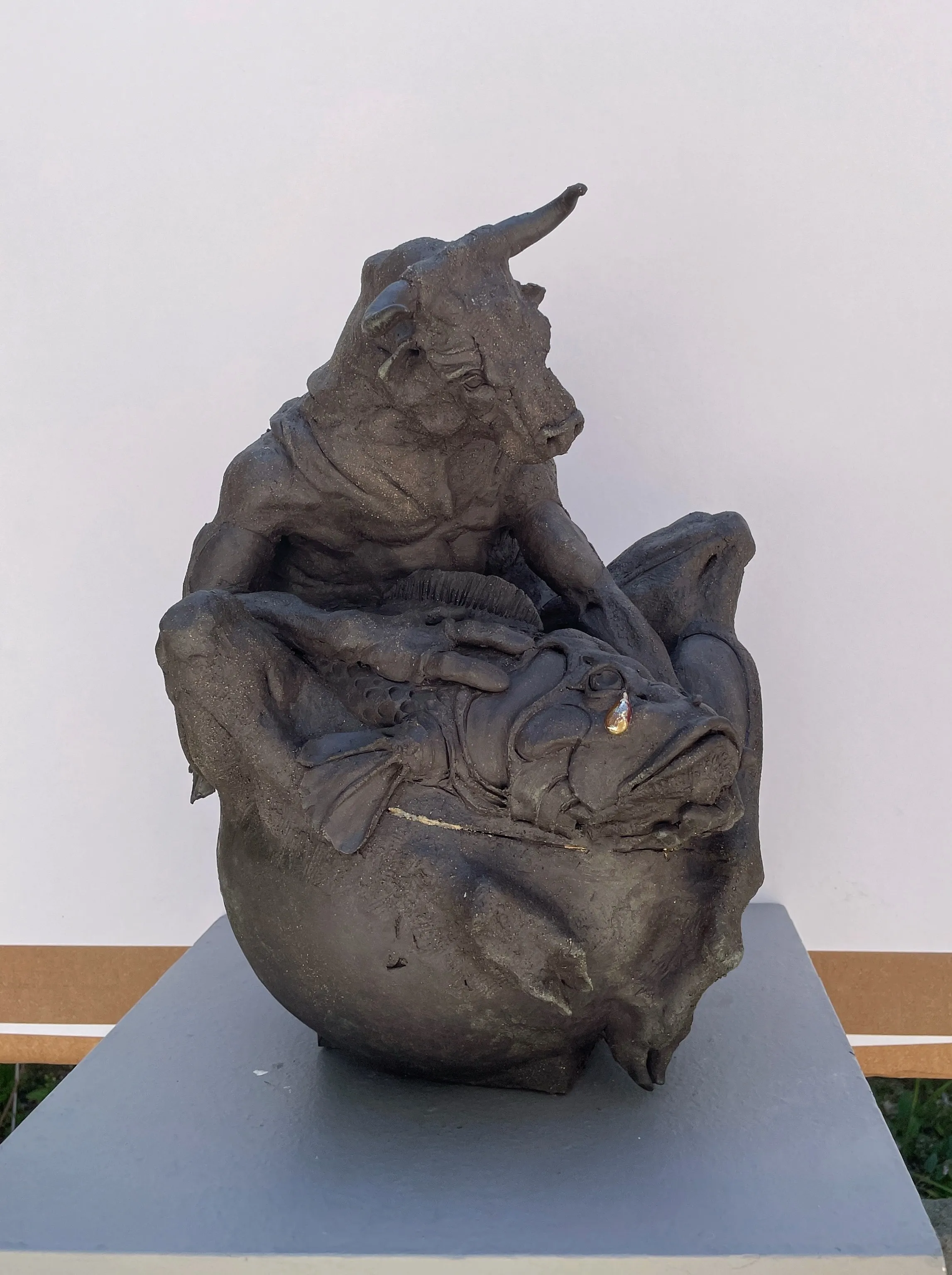 "Öz - Entiry" eseri BUĞRA ÖZER tarafından 2025 yılında 40x31x32 cm ölçülerinde Stoneware çamur, elle şekillendirme 1245°c tekniği ile yapılmıştır.
