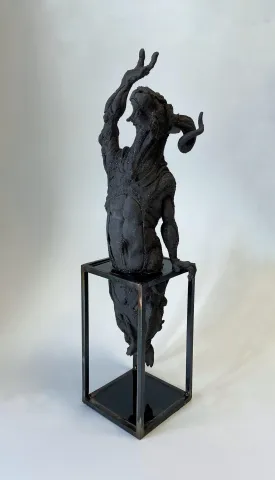 BUĞRA ÖZER — “Yaradılış - 3”, 2025 "Yaradılış - 3" eseri BUĞRA ÖZER tarafından 2025 yılında 65x18x18 cm ölçülerinde Serbest elle şekillendirme stoneware 1200°C tekniği ile yapılmıştır.