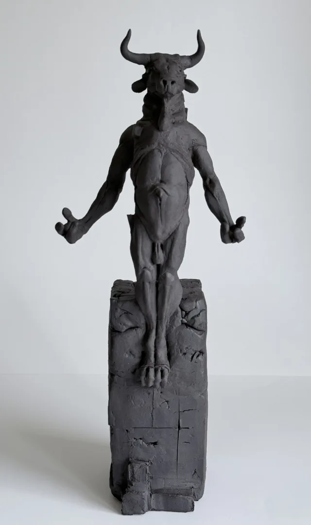 "Yaratılış - III" eseri BUĞRA ÖZER tarafından 2026 yılında 40x15x12 cm ölçülerinde Stoneware çamur, elle şekillendirme 1245°c tekniği ile yapılmıştır.