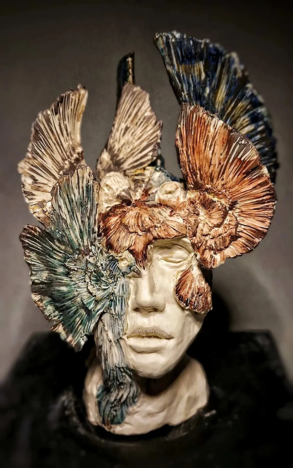 "Cennet" eseri ORÇUN İLTER tarafından 2025 yılında 33x15x15 cm ölçülerinde Serbest şekillendirme, stoneware tekniği ile yapılmıştır.
