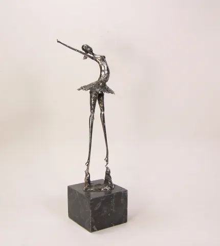 ÖZER AKTAŞ — “aci2306-192”, 2023 "aci2306-192" eseri ÖZER AKTAŞ tarafından 2023 yılında 28x8x11 cm ölçülerinde Metal heykel tekniği ile yapılmıştır.