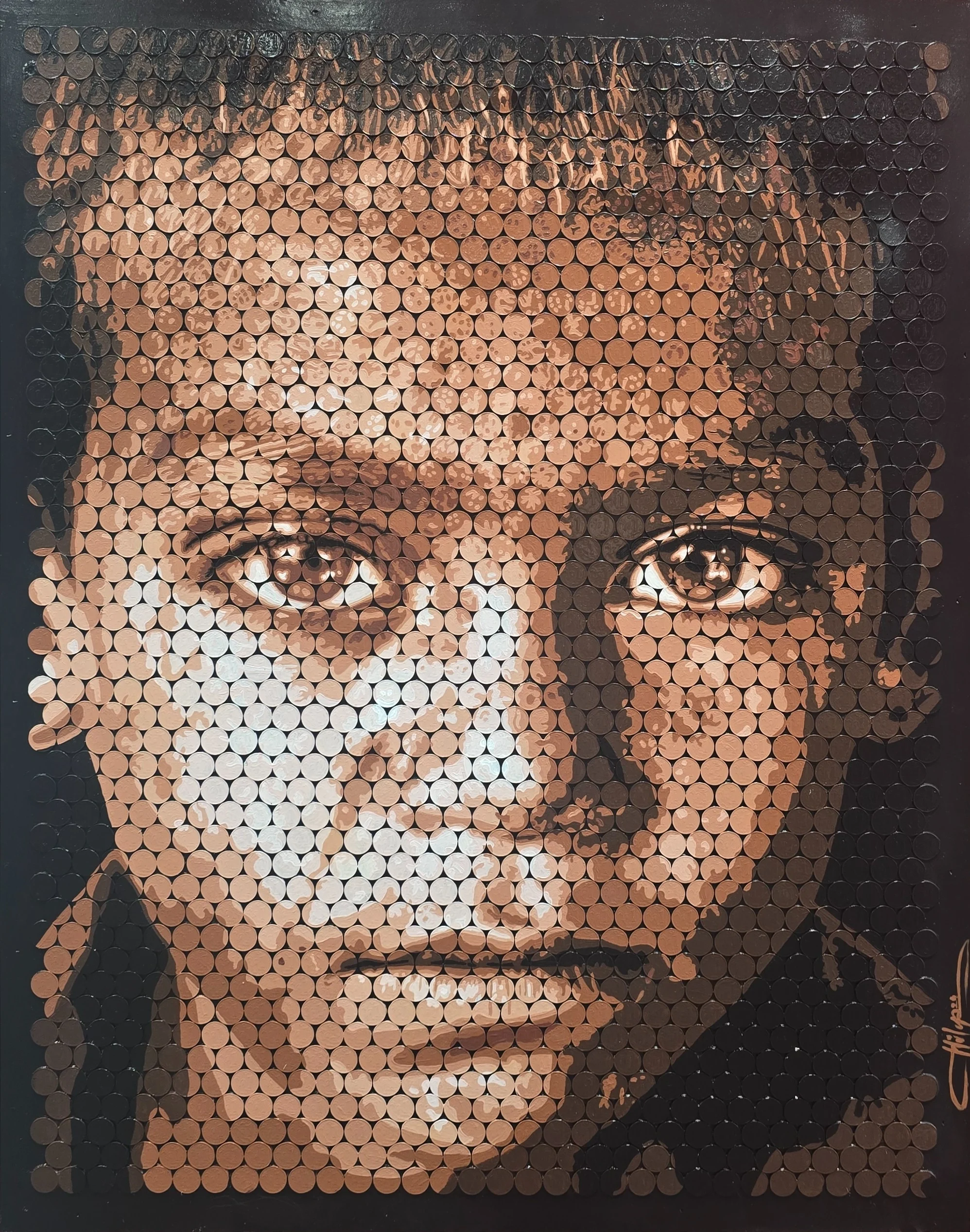 "Çocuk" eseri HÜLYA KANDEMİR KANBER tarafından 74x58 cm ölçülerinde 1 kuruşluk madeni paralar ve yağlı boya tekniği ile yapılmıştır.