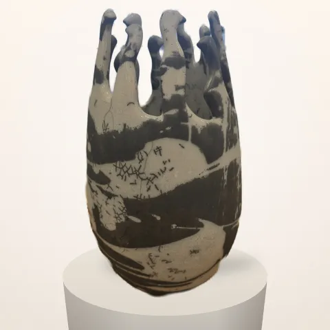 "Kuşlar" eseri ENSAR TAÇYILDIZ tarafından 34x16x16 cm ölçülerinde Seramik tekniği ile yapılmıştır.