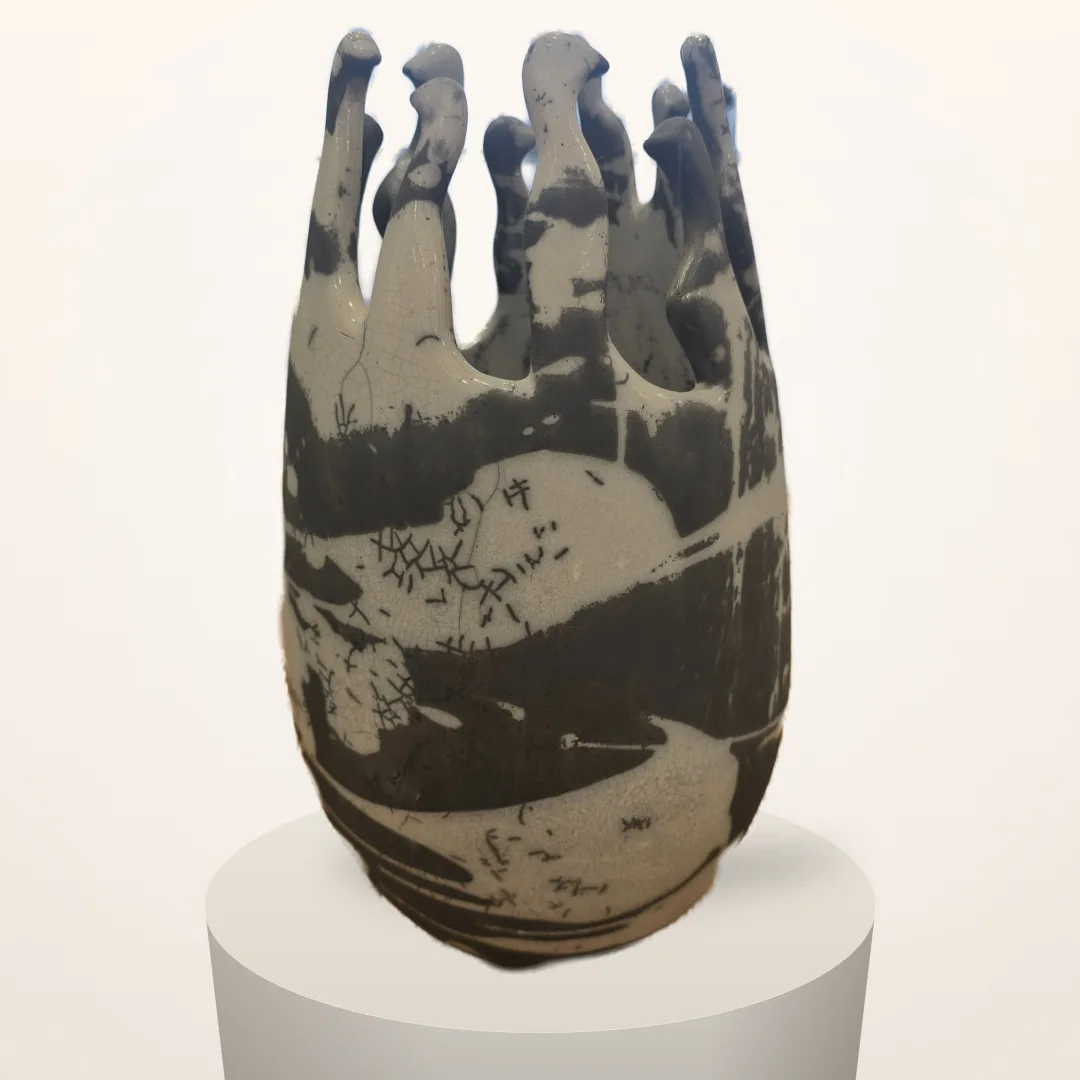 "Kuşlar" eseri ENSAR TAÇYILDIZ tarafından 34x16x16 cm ölçülerinde Seramik tekniği ile yapılmıştır.