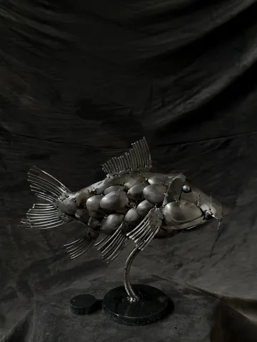 MÜCAHİT DİYAR ARIZ — “Balık”, 2024 "Balık" eseri MÜCAHİT DİYAR ARIZ tarafından 2024 yılında 28x31x12 cm ölçülerinde Metal heykel tekniği ile yapılmıştır.