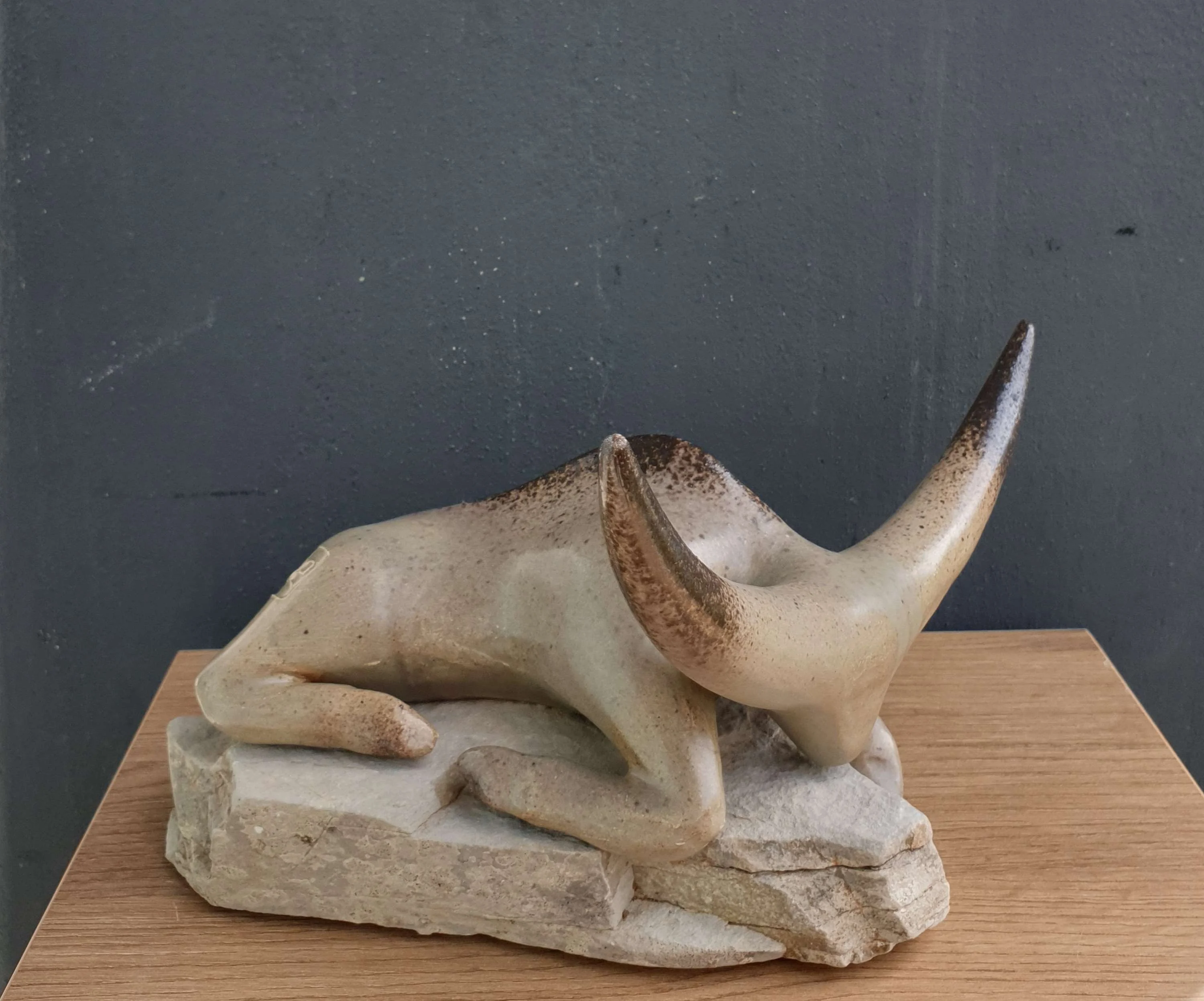 "Boğa" eseri AYŞE ERGÜNER tarafından 2022 yılında 15x24x22 cm ölçülerinde Seramik tekniği ile yapılmıştır.