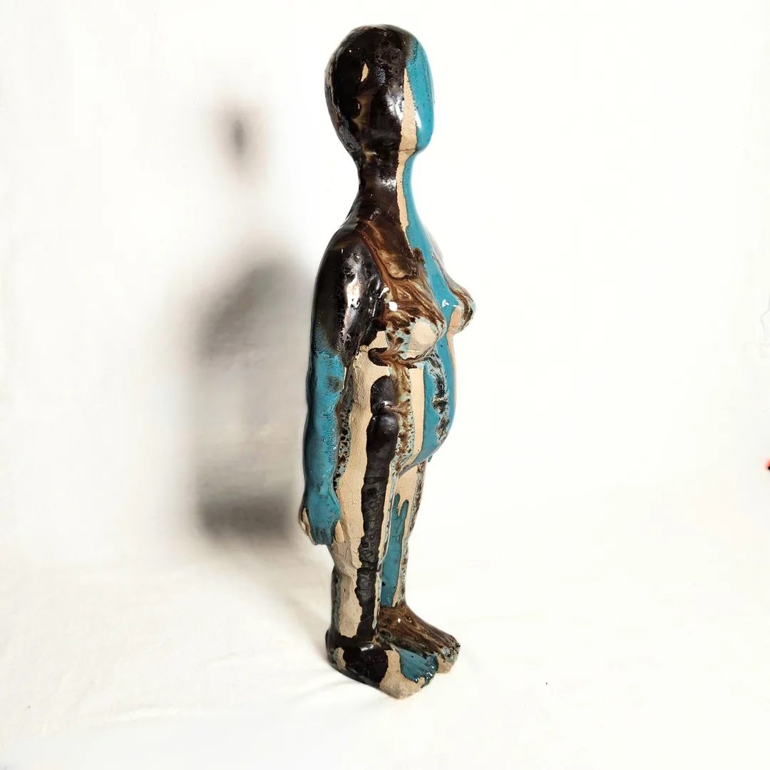 OLGU SÜMENGEN BERKER — “Geçmiş 1”, 2026 "Geçmiş 1" eseri OLGU SÜMENGEN BERKER tarafından 2026 yılında 15,5x10x38 cm ölçülerinde Stoneware, handbuilt, transfers, 1200°C, Stoneware, hand built tekniği ile yapılmıştır.