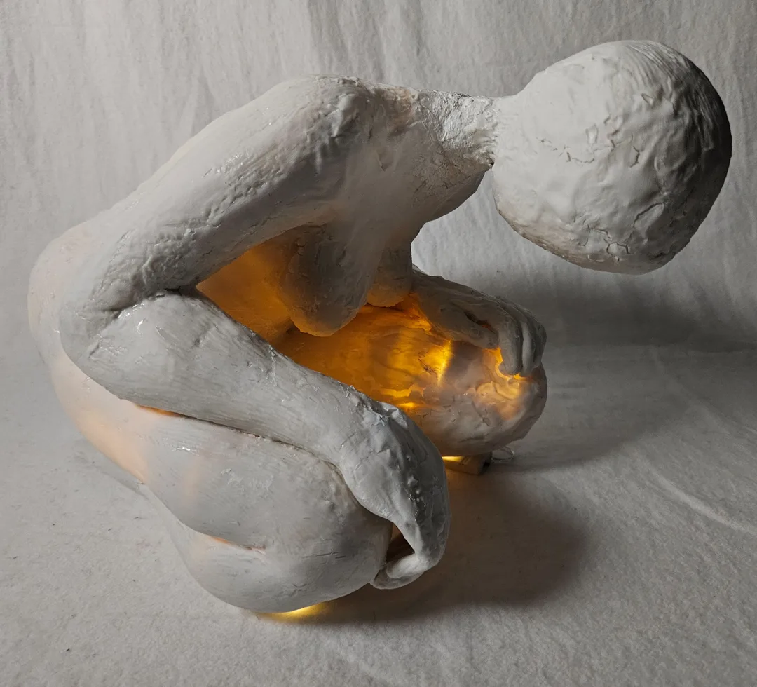 OLGU SÜMENGEN BERKER — “İç Işık”, 2025 "İç Işık" eseri OLGU SÜMENGEN BERKER tarafından 2025 yılında 31x31x27 cm ölçülerinde Porcelain, porcelain slip, transparent glaze, 1270°C tekniği ile yapılmıştır.
