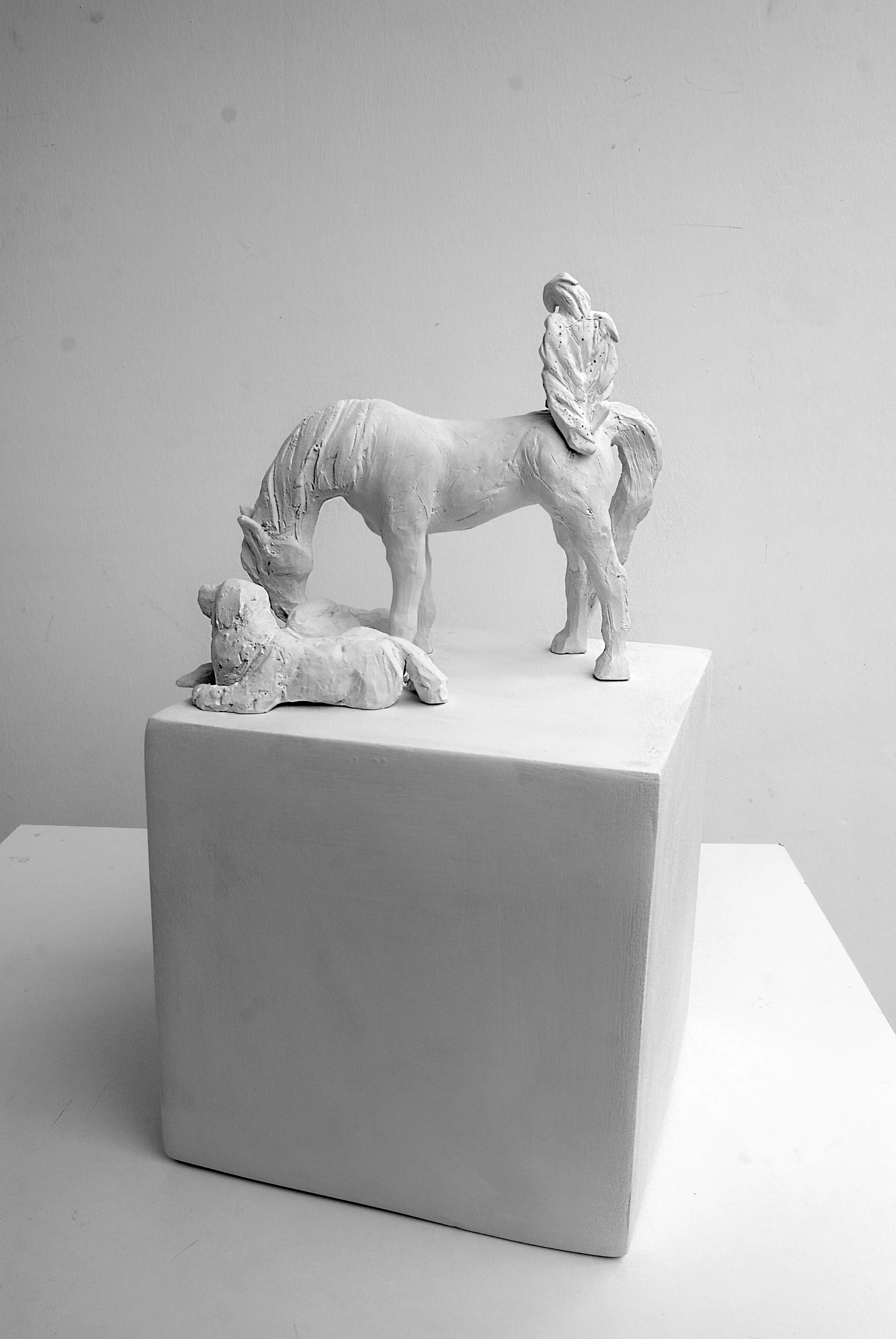 "İsimsiz" eseri RENGİN SOLMAZ SÖNMEZ tarafından 2026 yılında 20x147x20 cm ölçülerinde Seramik Heykel-Plaka Tekniği- Serbest elle şekillendirme tekniği ile yapılmıştır.