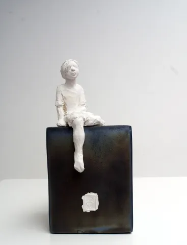 "İsimsiz" eseri RENGİN SOLMAZ SÖNMEZ tarafından 2026 yılında 14x165x14 cm ölçülerinde Seramik Heykel-Plaka Tekniği- Serbest elle şekillendirme tekniği ile yapılmıştır.