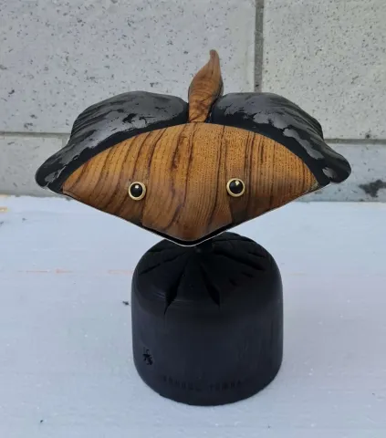 SERKAN ERKOÇ — “Vatoz”, 2019 "Vatoz" eseri SERKAN ERKOÇ tarafından 2019 yılında 41x21x22 cm ölçülerinde Metal heykel tekniği ile yapılmıştır.