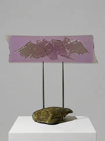 TUNCAY KOÇAY — “İsimsiz”, 2026 "İsimsiz" eseri TUNCAY KOÇAY tarafından 2026 yılında 34x34x14 cm ölçülerinde Polyester reçine, metal, doğal taş tekniği ile yapılmıştır.
