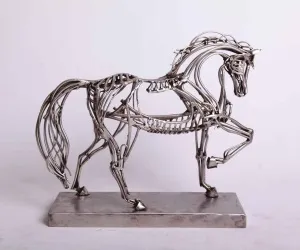 ARİF ÇEKDERİ tarafından 2013 yılında 47x15x40 cm ölçülerinde Paslanmaz çelik tekniği ile yapılmıştır.