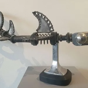 SERKAN ERKOÇ tarafından 2020 yılında 42x74x20 cm ölçülerinde Ahşap, metal tekniği ile yapılmıştır.