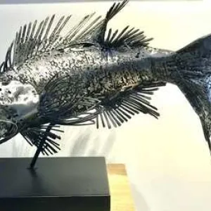 SERKAN SUPHİ ERTUĞRUL tarafından 2022 yılında 65x40x20 cm ölçülerinde Demir Metal tekniği ile yapılmıştır.