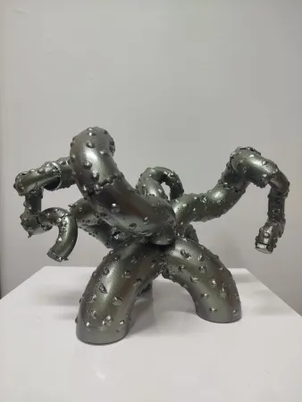DOĞAN KARAKILIÇ tarafından 2026 yılında 37x23x37 cm ölçülerinde Metal, karışık teknik tekniği ile yapılmıştır.