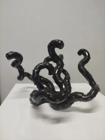 DOĞAN KARAKILIÇ tarafından 2026 yılında 33x23x30 cm ölçülerinde Metal, karışık teknik tekniği ile yapılmıştır.