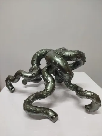 DOĞAN KARAKILIÇ tarafından 2026 yılında 33x17x30 cm ölçülerinde Metal, karışık teknik tekniği ile yapılmıştır.
