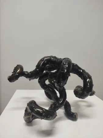 DOĞAN KARAKILIÇ tarafından 2026 yılında 34x20x29 cm ölçülerinde Metal, karışık teknik tekniği ile yapılmıştır.