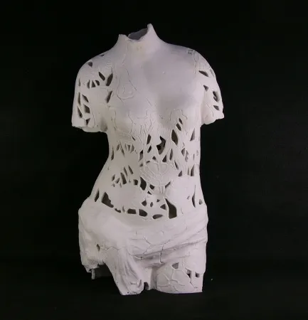 MİNE POYRAZ tarafından 2026 yılında 62x28x25 cm ölçülerinde Seramik Ajur Tekniği tekniği ile yapılmıştır.