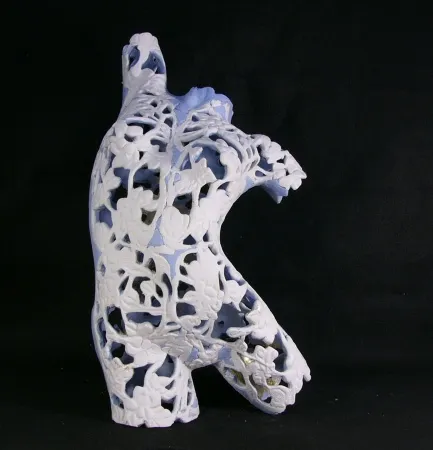 MİNE POYRAZ tarafından 2026 yılında 60x25x20 cm ölçülerinde Seramik Ajur Tekniği tekniği ile yapılmıştır.