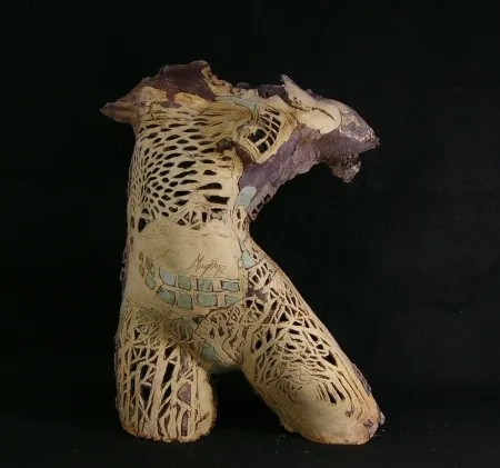 MİNE POYRAZ tarafından 2026 yılında 55x25x22 cm ölçülerinde Seramik Ajur Tekniği tekniği ile yapılmıştır.