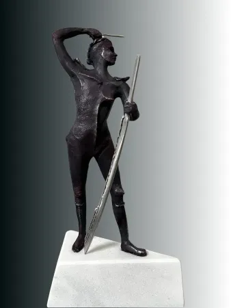 VOLKAN DEMİR tarafından 2026 yılında 48x22x23 cm ölçülerinde Mermerit döküm tekniği ile yapılmıştır.