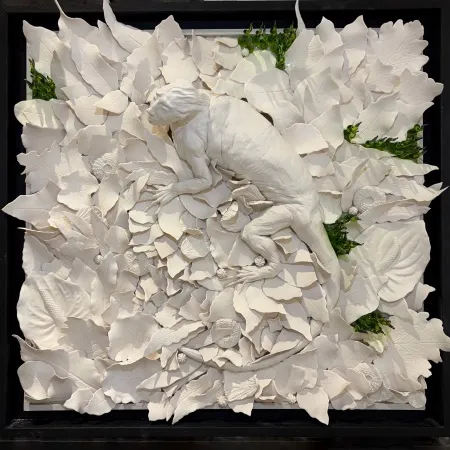 DİLA NAZ AKGÜN tarafından 2026 yılında 50x50 cm ölçülerinde Porselen ve murano cam, karışık teknik tekniği ile yapılmıştır.