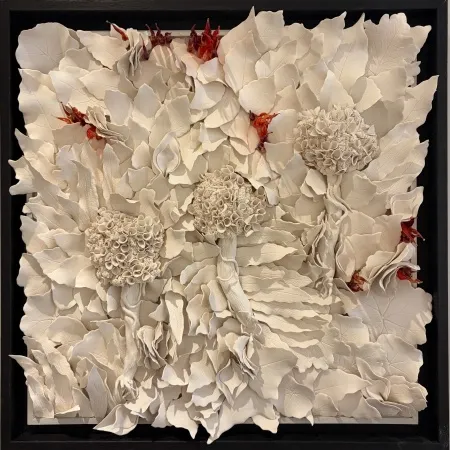 DİLA NAZ AKGÜN tarafından 2026 yılında 50x50 cm ölçülerinde Porselen ve murano cam, karışık teknik tekniği ile yapılmıştır.