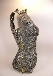 ÖZER AKTAŞ tarafından 2015 yılında  cm ölçülerinde Demir yontu tekniği ile yapılmıştır.