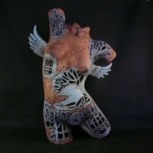 MİNE POYRAZ tarafından 2025 yılında 60x40x27 cm ölçülerinde Seramik Ajur Tekniği tekniği ile yapılmıştır.