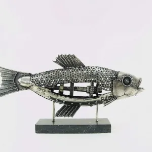 ÖZER AKTAŞ tarafından 2023 yılında 53x25x10 cm ölçülerinde Metal heykel tekniği ile yapılmıştır.