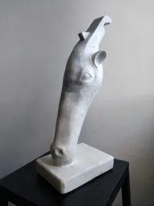 ASLIHAN TİRYAKİ tarafından 2022 yılında 62x26x24 cm ölçülerinde Taş Yontu tekniği ile yapılmıştır.