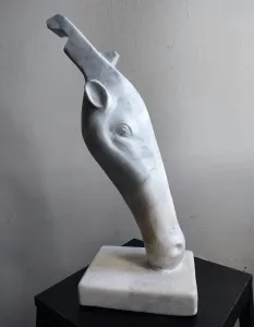 ASLIHAN TİRYAKİ tarafından 2022 yılında 62x26x24 cm ölçülerinde Taş Yontu tekniği ile yapılmıştır.