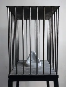 ASLIHAN TİRYAKİ tarafından 2023 yılında 50x40x40 cm ölçülerinde Metal Plaka Metal Çubuk Taş Yontu tekniği ile yapılmıştır.