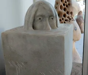 ASLIHAN TİRYAKİ tarafından 2023 yılında 53x47x35 cm ölçülerinde Taş Yontu tekniği ile yapılmıştır.