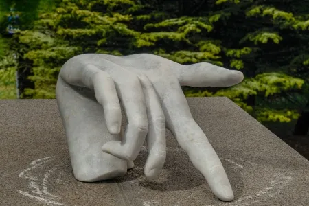 BAHADIR YAVUZ AYDIN tarafından 2023 yılında 25x16x14 cm ölçülerinde Marmara mermeri tekniği ile yapılmıştır.