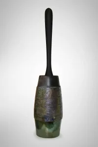 BETÜL DEMİR tarafından 13x13x65 cm ölçülerinde Kalıpla ve elle şekillendirme, Raku pişirimi, tekniği ile yapılmıştır.