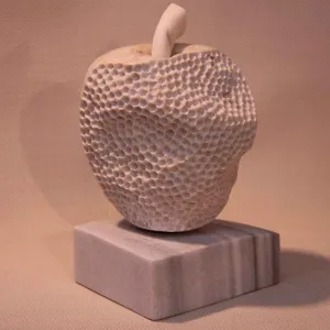 CEMİL GÜÇ tarafından 2014 yılında 23x13x13 cm ölçülerinde Mermer tekniği ile yapılmıştır.