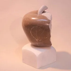 CEMİL GÜÇ tarafından 2014 yılında 27x17x16 cm ölçülerinde Mermer tekniği ile yapılmıştır.