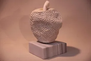 CEMİL GÜÇ tarafından 2014 yılında 23x13x13 cm ölçülerinde Mermer tekniği ile yapılmıştır.