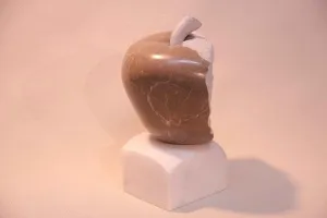 CEMİL GÜÇ tarafından 2014 yılında 27x17x16 cm ölçülerinde Mermer tekniği ile yapılmıştır.