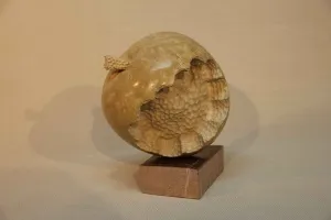 CEMİL GÜÇ tarafından 2011 yılında 23x20x18 cm ölçülerinde Kandıra Taşı tekniği ile yapılmıştır.