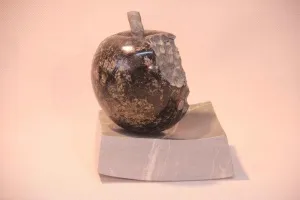 CEMİL GÜÇ tarafından 2014 yılında 18x15x13 cm ölçülerinde Serpantin Taşı tekniği ile yapılmıştır.