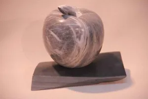 CEMİL GÜÇ tarafından 2014 yılında 24x20x15 cm ölçülerinde Mermer tekniği ile yapılmıştır.