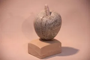 CEMİL GÜÇ tarafından 2014 yılında 19x12x10 cm ölçülerinde Şirince Taşı tekniği ile yapılmıştır.