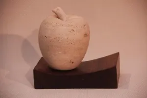 CEMİL GÜÇ tarafından 2014 yılında 19x14x10 cm ölçülerinde Ahşap+Taş tekniği ile yapılmıştır.